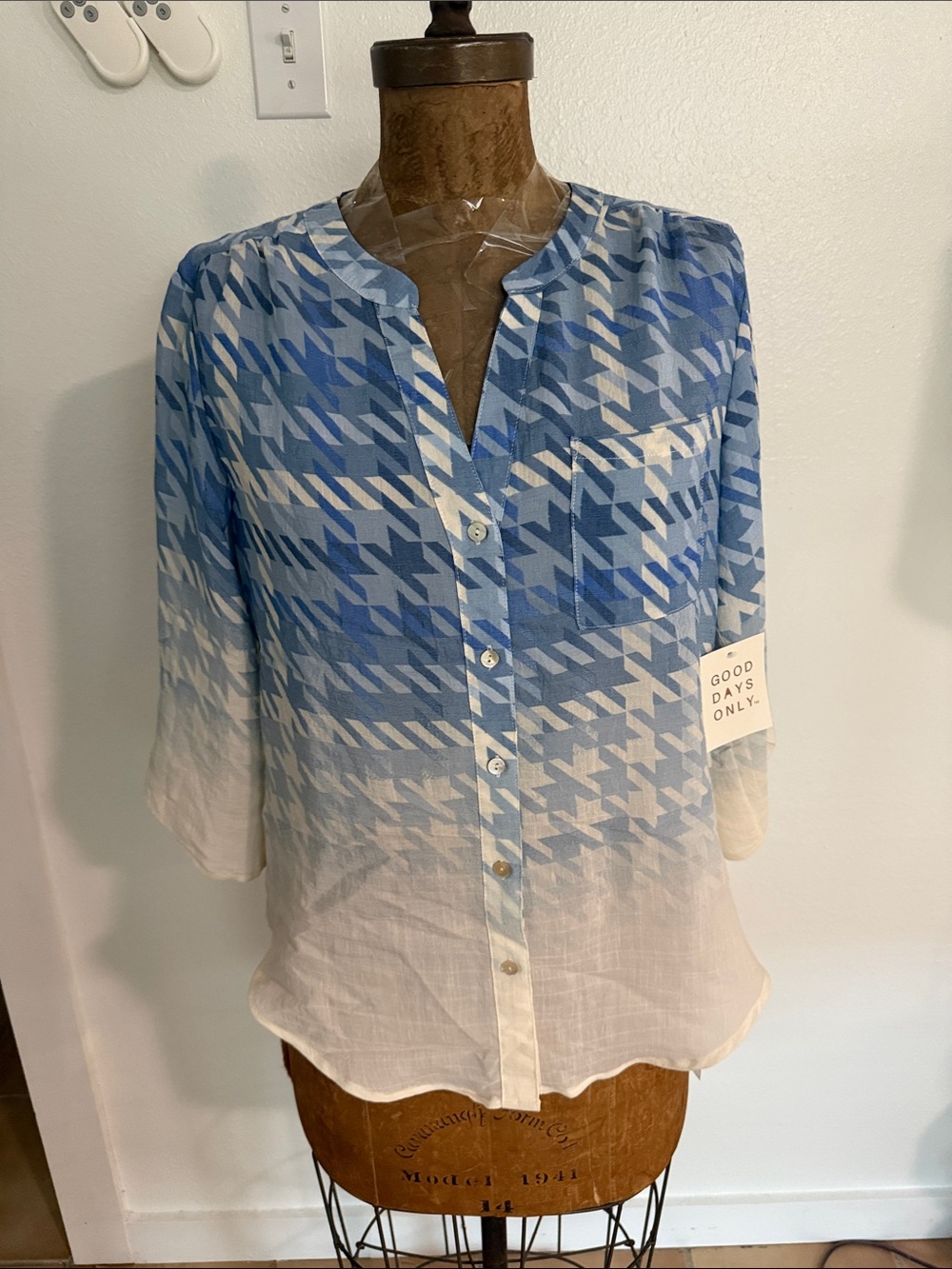 NWT Good Days Only Blue Ombre Houndstooth Button-Front Women's Top PM